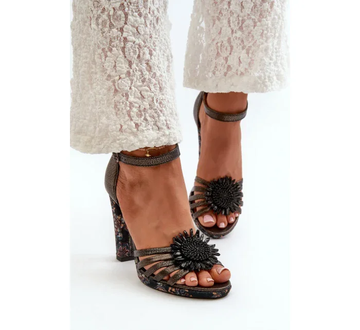 Sandále na podpätku model 198879 Vykročte štýlovo Sandále na podpätku model 198879 Vykročte štýlovo