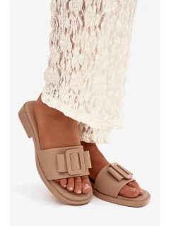 Dámské pantofle na nízkém podpatku s přezkou béžové Melivra