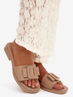 Dámské pantofle na nízkém podpatku s přezkou béžové Melivra