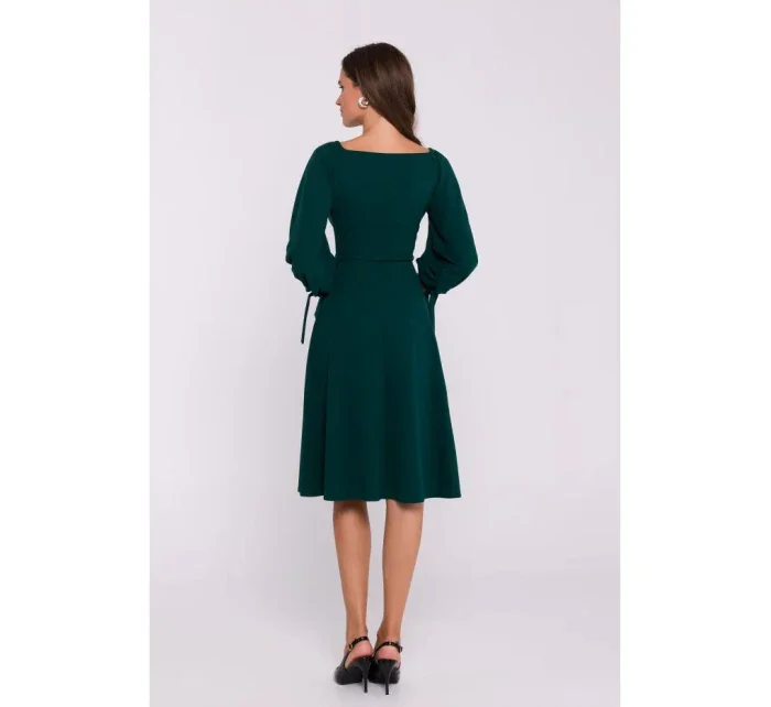 model 20531374 Šaty s rozšířenými rukávy zelené - STYLOVE