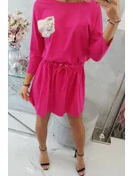 Flitrové vreckové šaty fuchsiovej farby 15490 - Kesi