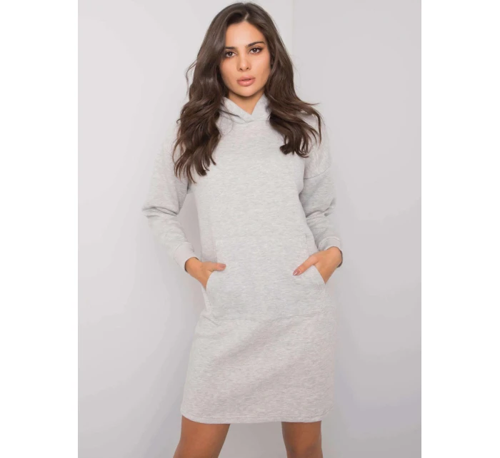 Dámské zateplené šaty s kapsou model 17034368 SUBLEVEL - FPrice Dámské zateplené šaty s kapsou model 17034368 SUBLEVEL - FPrice