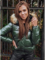 Dámská zimní prošívaná krátká bunda zelená Dstreet model 21963982 - FashionStreet