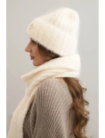 Dámský komplet čepice a z měkké příze ecru model 21800779 - K-Fashion Dámský komplet čepice a z měkké příze ecru model 21800779 - K-Fashion