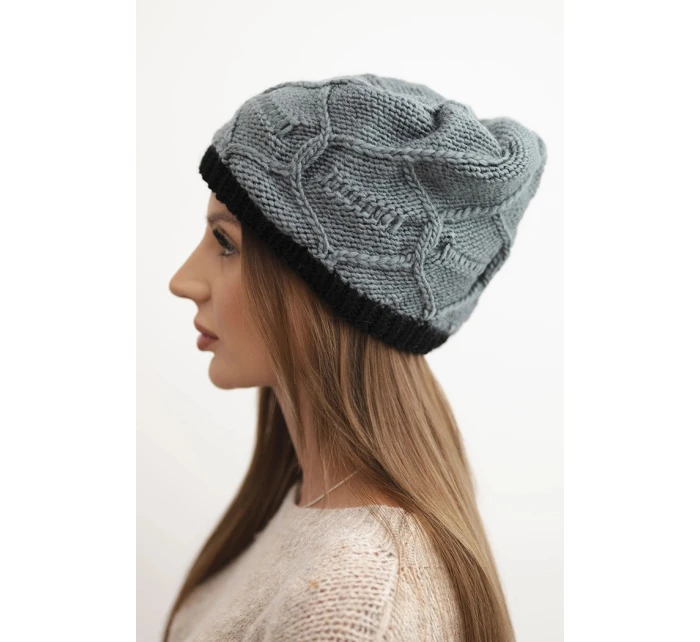 Dámska zimná vlnená čiapka s pleteným vzorom K443 sivá Dámska zimná vlnená čiapka s pleteným vzorom K443 sivá