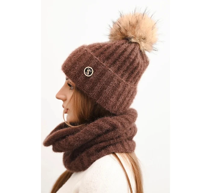 Dámská čepice s kapucí a pleteným vzorem bílá Dámská čepice s kapucí a pleteným vzorem bílá