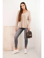 Dámsky viskózový sveter s výstrihom v tvare písmena V tmavobéžovej farby