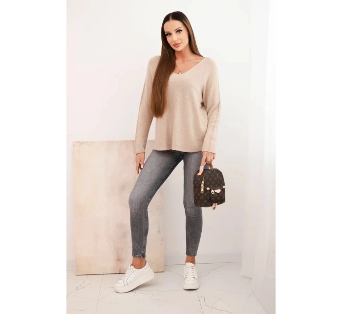 Dámsky viskózový sveter s výstrihom v tvare písmena V tmavobéžovej farby
