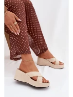 Dámské pantofle na platformě z eko semiše béžové Calorine Dámské pantofle na platformě z eko semiše béžové Calorine