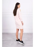 Šaty s potiskem model 18744032 v pudrově růžové barvě - K-Fashion Šaty s potiskem model 18744032 v pudrově růžové barvě - K-Fashion