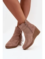 Zateplené dámské kotníkové boty na platformě s třásněmi béžové model 21711536 - Boto Zateplené dámské kotníkové boty na platformě s třásněmi béžové model 21711536 - Boto