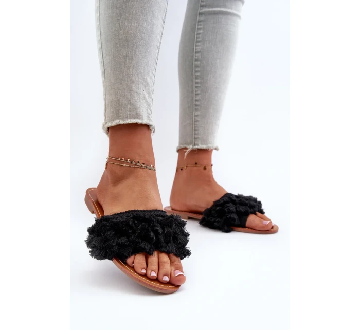 Dámske ploché papuče so strapcami, čierne Rialle