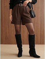 Elegantné dámske šortky s opaskom v čokoládovej farbe FashionStreet SY0625 Elegantné dámske šortky s opaskom v čokoládovej farbe FashionStreet SY0625