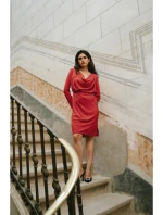 S428 Šaty s výstrihom - červené S428 Šaty s výstrihom - červené