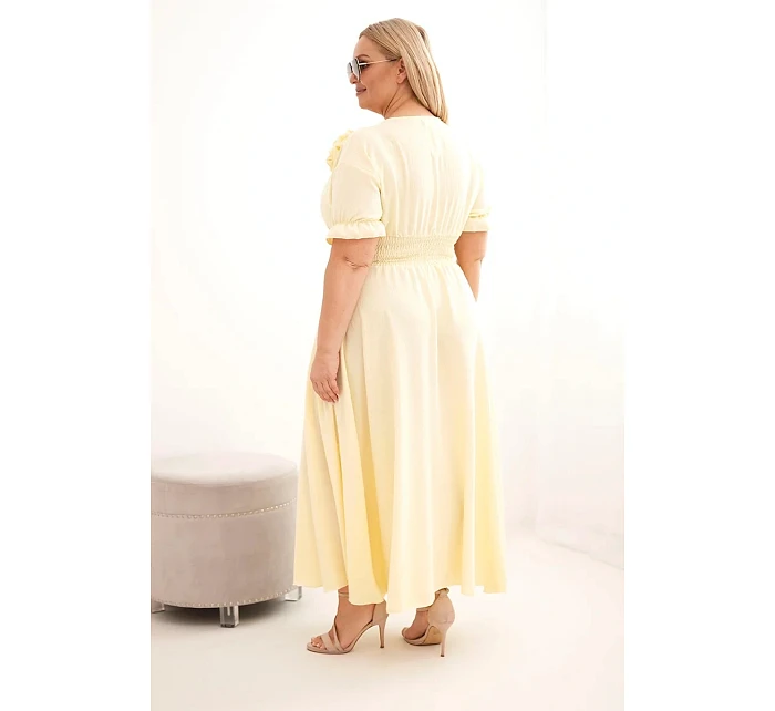 Dámské šaty Plus Size s výstřihem do V a nařaseným pasem žlutá