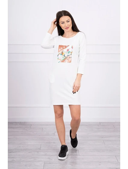 Šaty s 3D grafikou model 18744000 ecru - K-Fashion