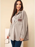 Dámska košeľa z bavlneného manšestru v oversized strihu s vreckami a dlhými rukávmi, farba fango zelená Dámska košeľa z bavlneného manšestru v oversized strihu s vreckami a dlhými rukávmi, farba fango zelená