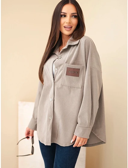 Dámska košeľa z bavlneného manšestru v oversized strihu s vreckami a dlhými rukávmi, farba fango zelená Dámska košeľa z bavlneného manšestru v oversized strihu s vreckami a dlhými rukávmi, farba fango zelená
