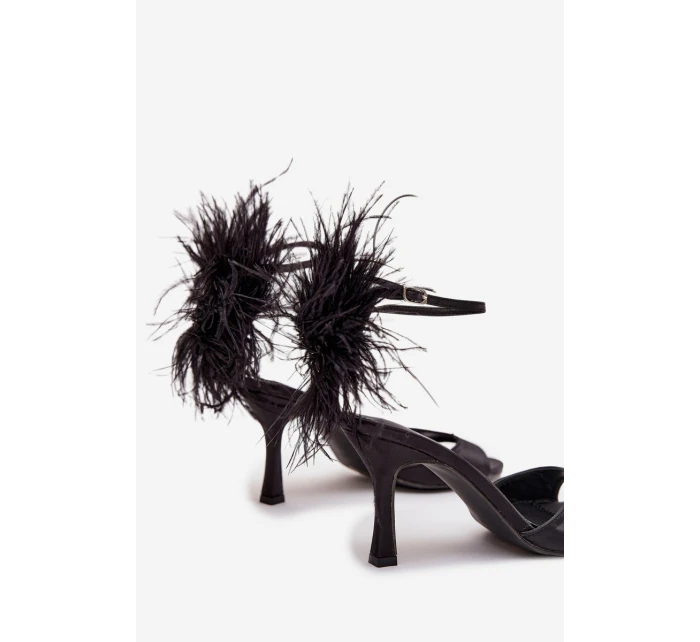 Caelina sandále na podpätku s pierkami - čierne Caelina sandále na podpätku s pierkami - čierne