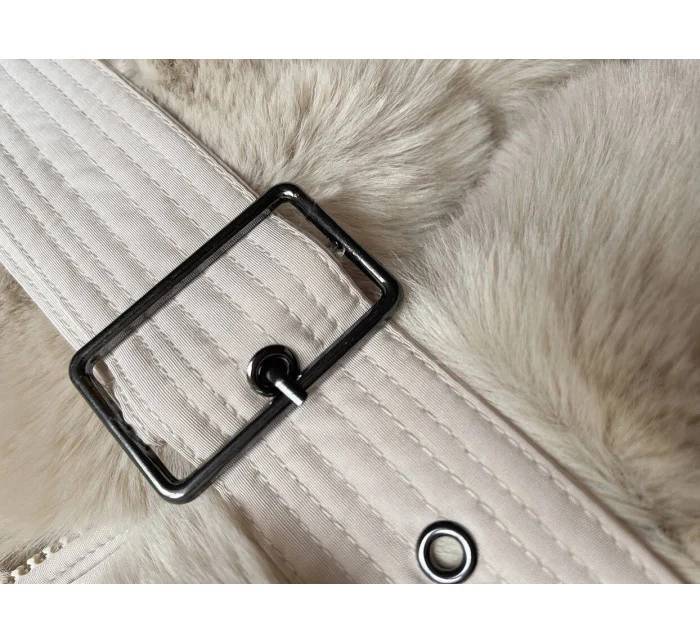 Dámska zimná bunda vo farbe ecru s kožušinou (2M-008)