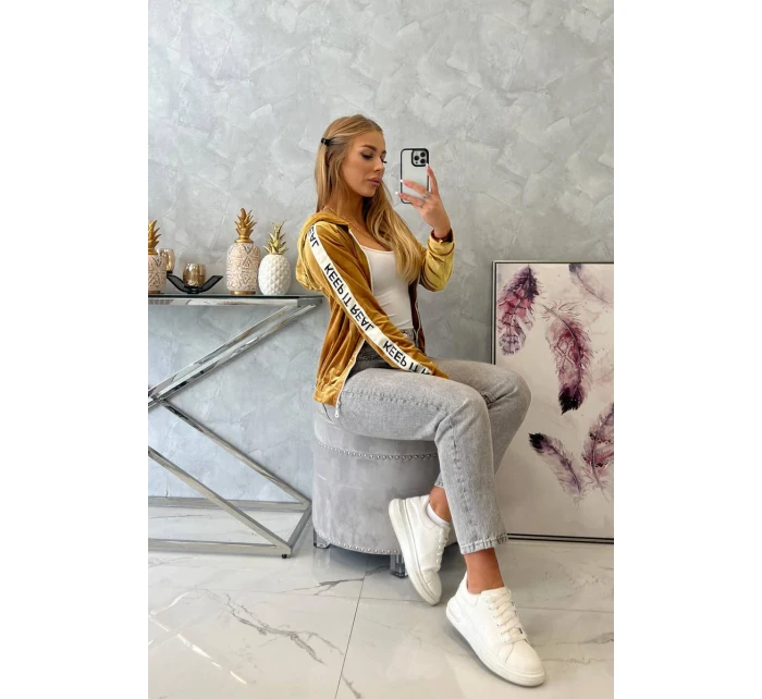 Hořčicová velurová mikina s kapucí Hořčicová velurová mikina s kapucí