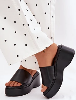 Dámské nazouváky na platformě Černé model 22107226 - Boto