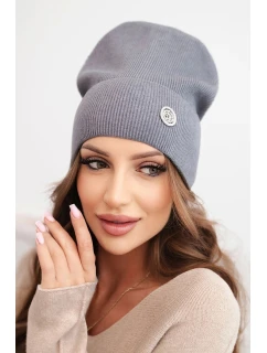 Dámska čiapka z modalu a viskózy s ozdobným gombíkom tmavosivá