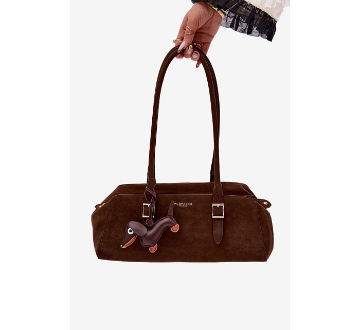 Kožená kabelka z imitace semiše s přívěskem Jezevčík Čokoládová Noely