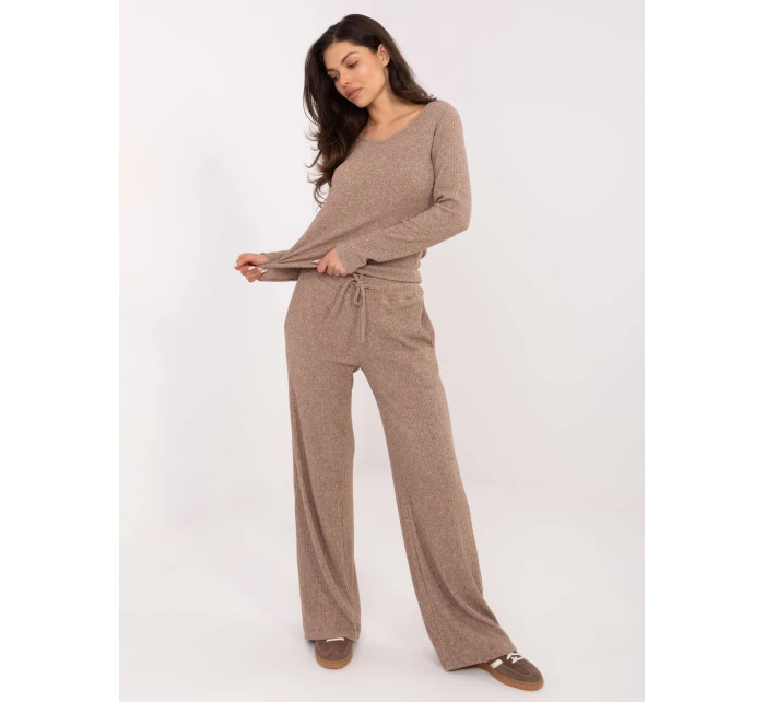 Spodnie SM SP model 21771744 ciemny bezowy - FPrice Spodnie SM SP model 21771744 ciemny bezowy - FPrice