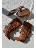 Dámske zateplené kovbojské čižmy so strapcami Brivina - camel Dámske zateplené kovbojské čižmy so strapcami Brivina - camel