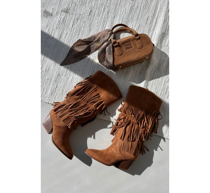 Dámske zateplené kovbojské čižmy so strapcami Brivina - camel Dámske zateplené kovbojské čižmy so strapcami Brivina - camel