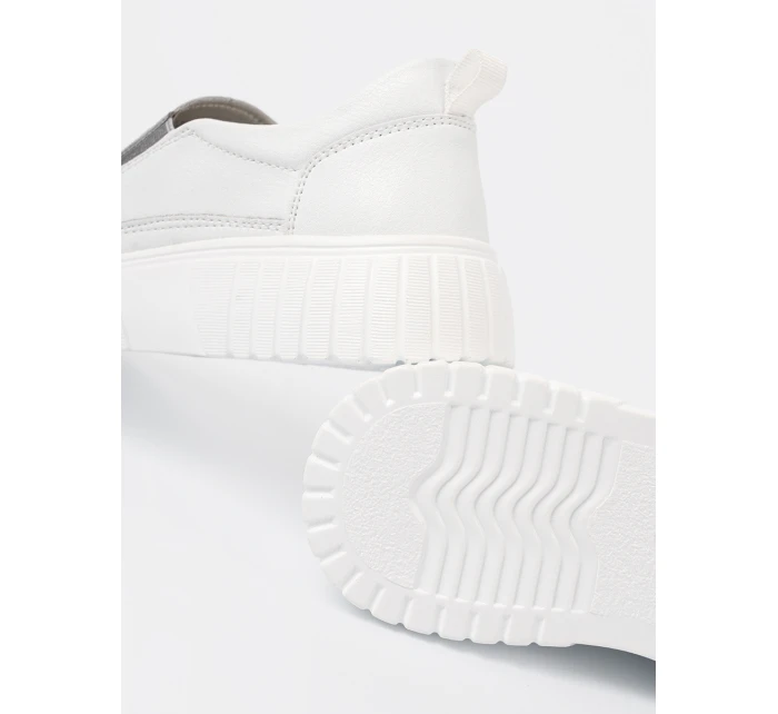 Štýlové biele dámske topánky na platforme Štýlové biele dámske topánky na platforme