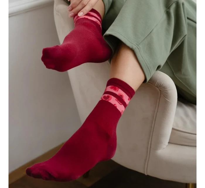 Dámské ponožky model 14559108 Srdce - Steven Dámské ponožky model 14559108 Srdce - Steven