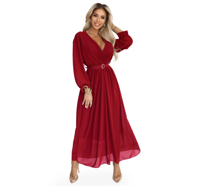 model 21729082 Elegantní plisované maxi šaty s páskem a obálkovým výstřihem vínové - numoco basic