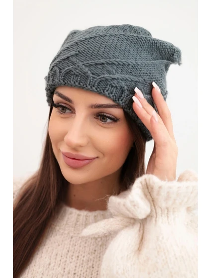 Dámská zimní čepice s ozdobným pletením a střihem tmavě šedá model 21878047 - K-Fashion
