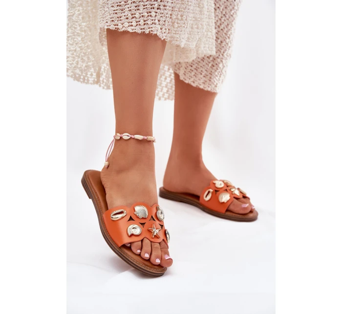 Dámské Pantofle Na Plochém Podpatku Se Zlatými Přívěsky Oranžové model 21699012 - Boto Dámské Pantofle Na Plochém Podpatku Se Zlatými Přívěsky Oranžové model 21699012 - Boto