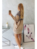Velúrové šaty s béžovým leopardím vzorom
