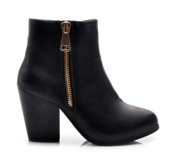 Parádny čierne členkové dámske topánky s módnym zipsom