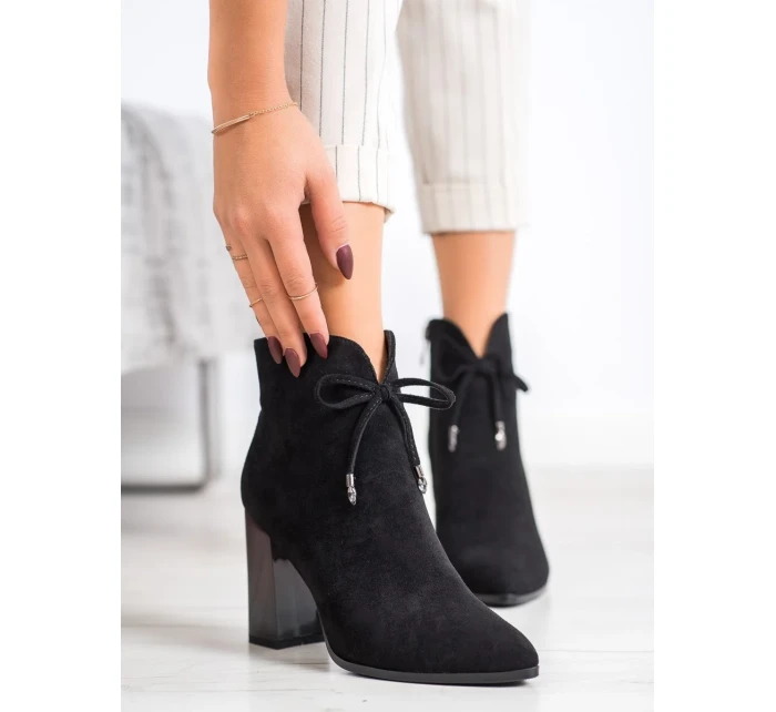 Klasické kotníčkové boty dámské černé na širokém podpatku Klasické kotníčkové boty dámské černé na širokém podpatku
