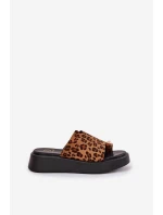 Dámské sandály na platformě a nízkém klínku s ozdobným detailem imitace leopardí kůže hnědé model 21688788 - Boto Dámské sandály na platformě a nízkém klínku s ozdobným detailem imitace leopardí kůže hnědé model 21688788 - Boto