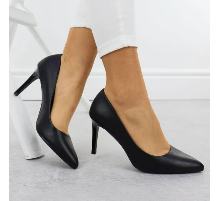 Černé lodičky na jehlovém podpatku Sergio model 21905077 - LEONE