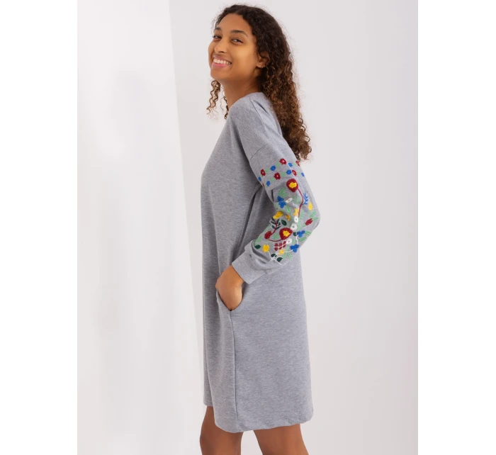 RV SK 8979 šaty.94P sivá
