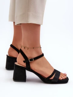 Dámske sandále na vysokom podpätku s lesklým remienkom čierne Tessata