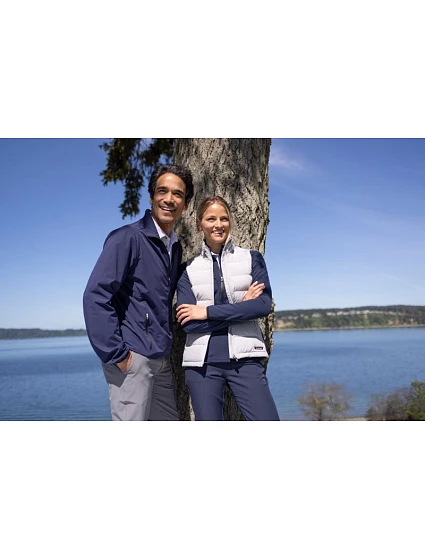 Cutter & Buck Oak Vest Women Dámská hybridní vesta dark navy model 22455596 Cutter & Buck Oak Vest Women Dámská hybridní vesta dark navy model 22455596