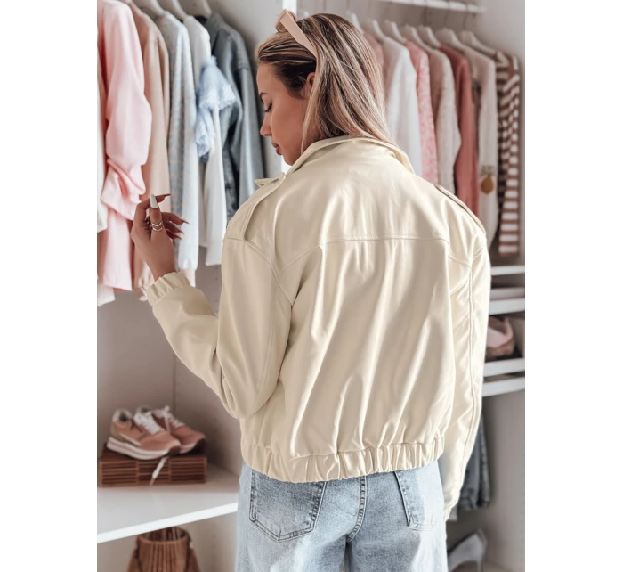 Dámská krátká oversize bunda typu bomber bílá Dstreet model 21984292 - FashionStreet Dámská krátká oversize bunda typu bomber bílá Dstreet model 21984292 - FashionStreet