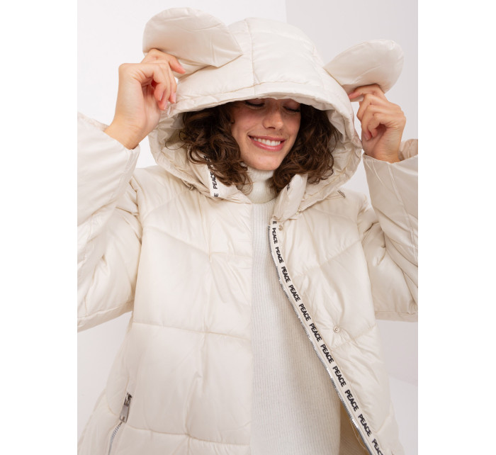 Svetlo béžová prešívaná zimná bunda s kapucňou
