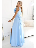 maxi šaty s květinou na a rozparkem modré model 22108483 - numoco