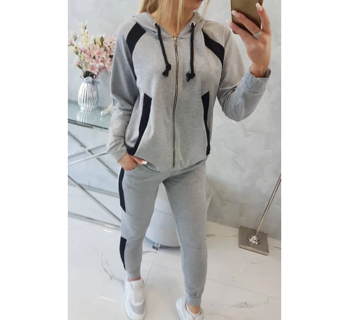 Šedá pruhovaná športová súprava