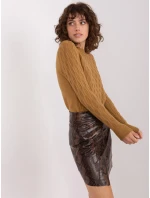 Sweter AT SW camelowy model 19011836 - FPrice Sweter AT SW camelowy model 19011836 - FPrice