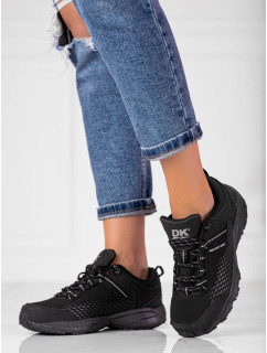Pekné dámske trekingové topánky čiernej bez podpätku